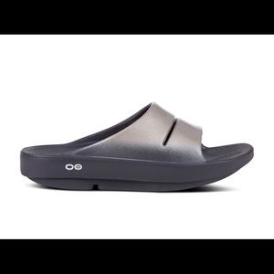 Oofos Recovery Sandals